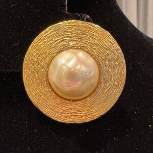 Vintage Gold and Pearl Textured Round Brooch